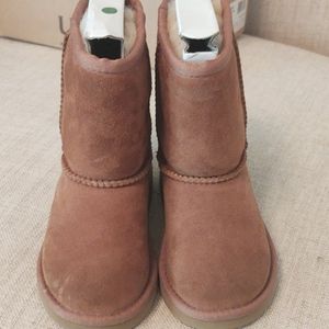 UGG BOOTS